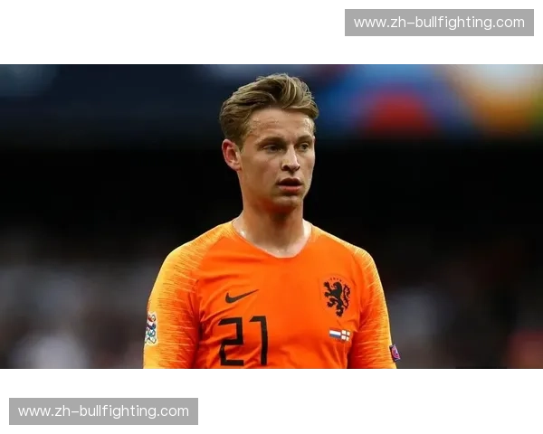 荷兰队演练德容长传发动反击,科曼寻求定位球二次进攻机会